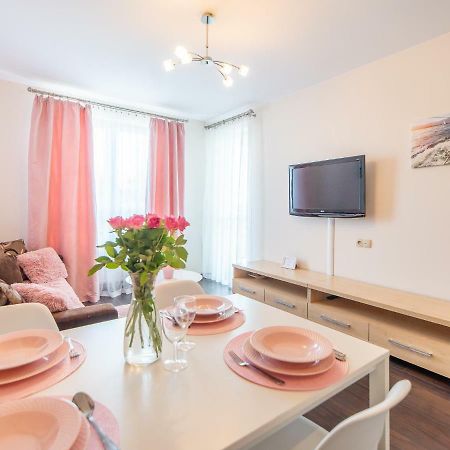 Apartamenty Prywatne W Hotelu Przy Plazy Diva โควอบเซก ภายนอก รูปภาพ
