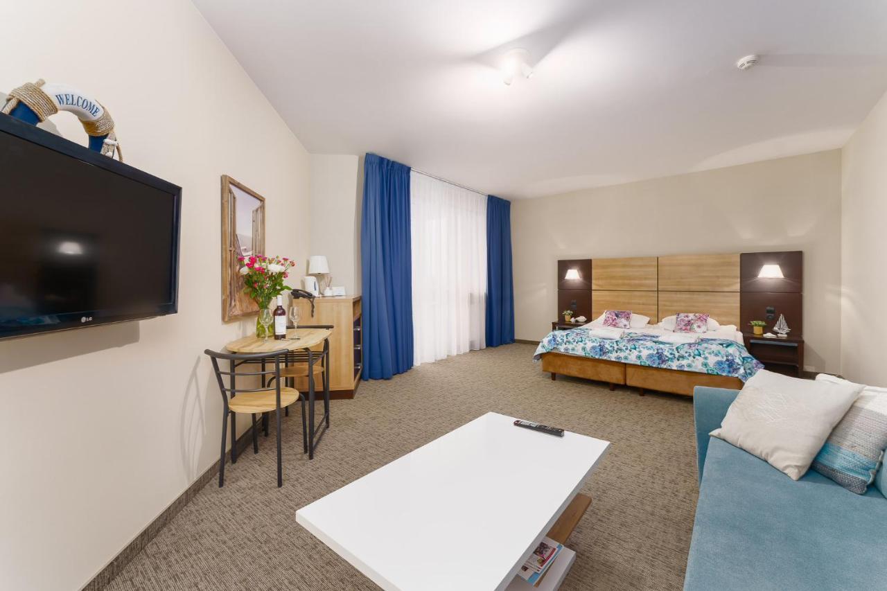 Apartamenty Prywatne W Hotelu Przy Plazy Diva โควอบเซก ภายนอก รูปภาพ