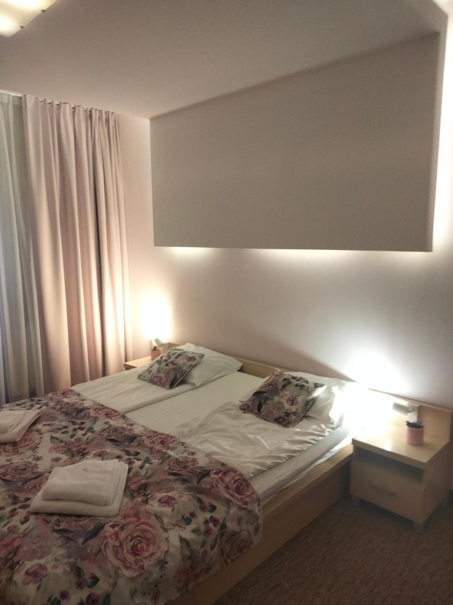 Apartamenty Prywatne W Hotelu Przy Plazy Diva โควอบเซก ภายนอก รูปภาพ