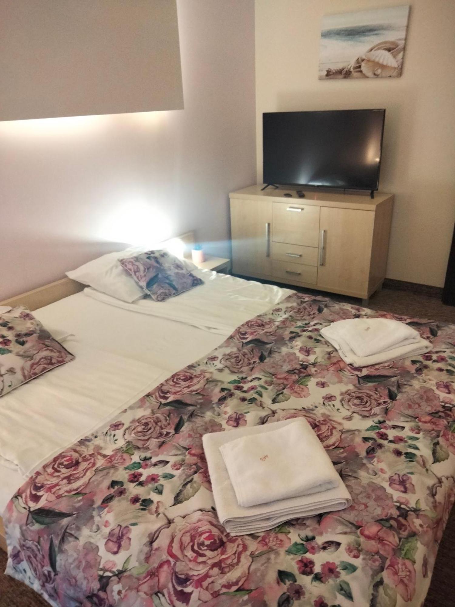 Apartamenty Prywatne W Hotelu Przy Plazy Diva โควอบเซก ภายนอก รูปภาพ